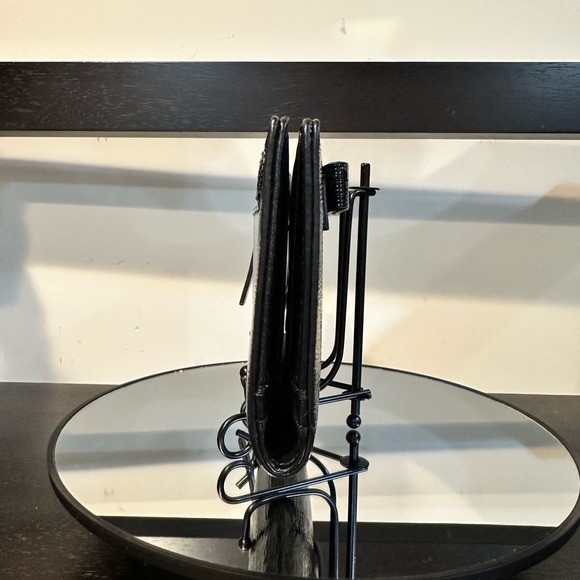 Kate Spade Beacon Court Black Patent Leather Wallet - Picture 5 of 13